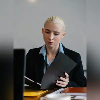 石新彤